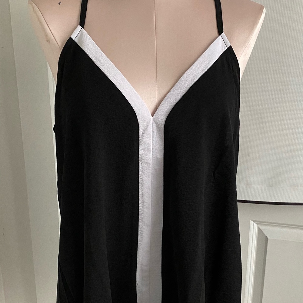 Black/white racerback silky tank L